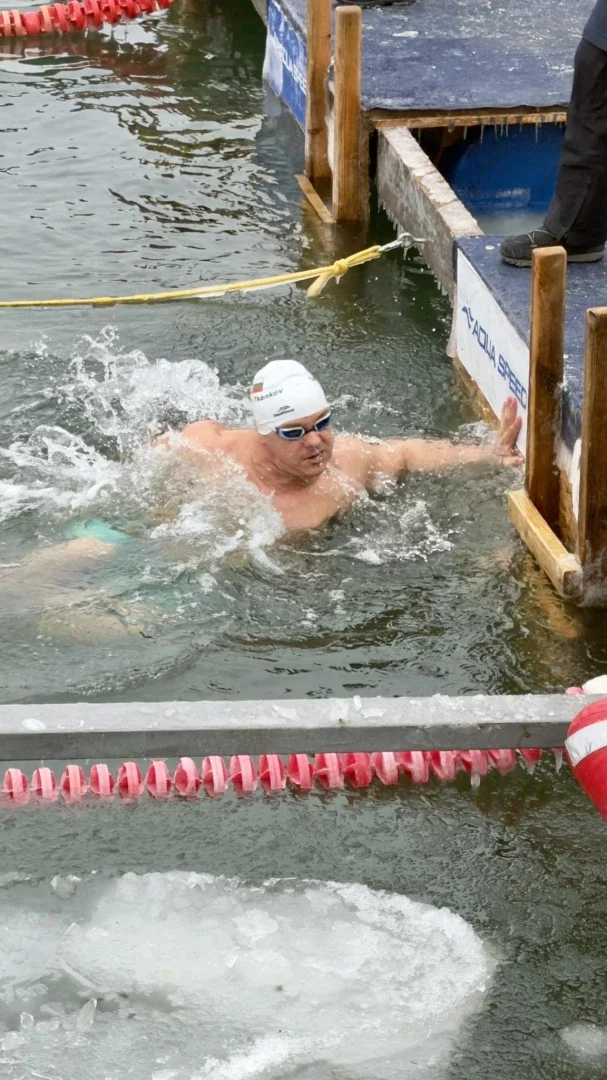 Цанко Цанков стана световен шампион на зимно плуване