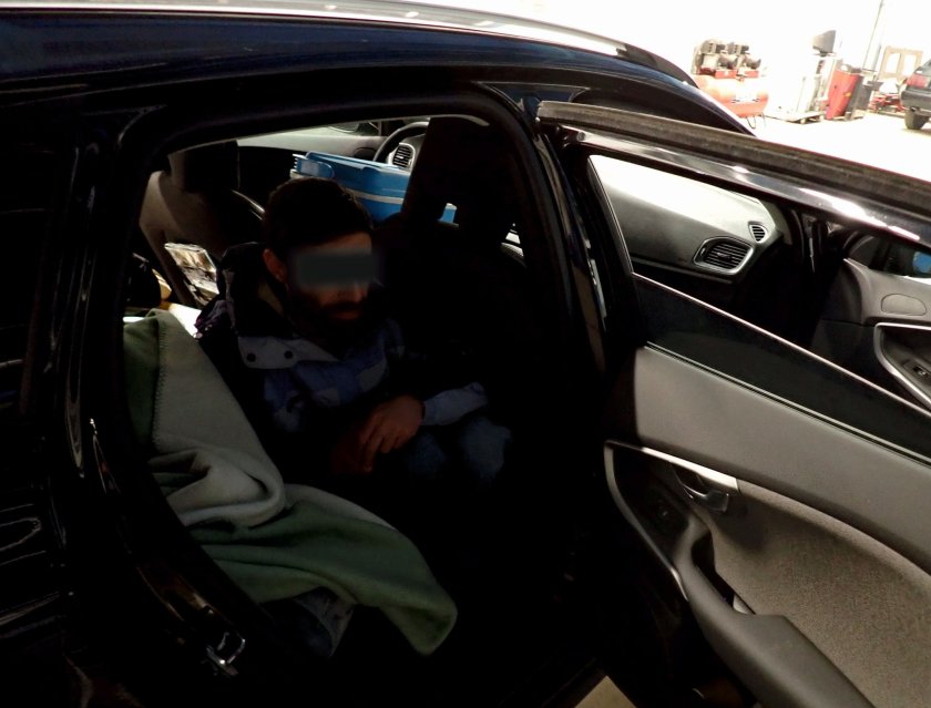 Заловиха двама чужденци с фалшиви паспорти на Капитан Андреево