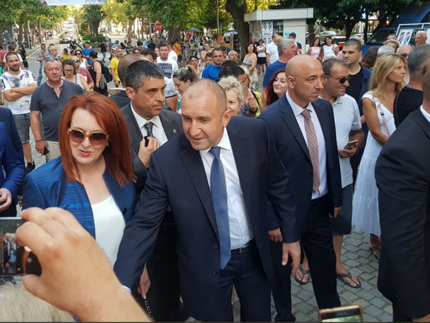 Над 700 души са подали молби да бъдат кандидат-депутати на