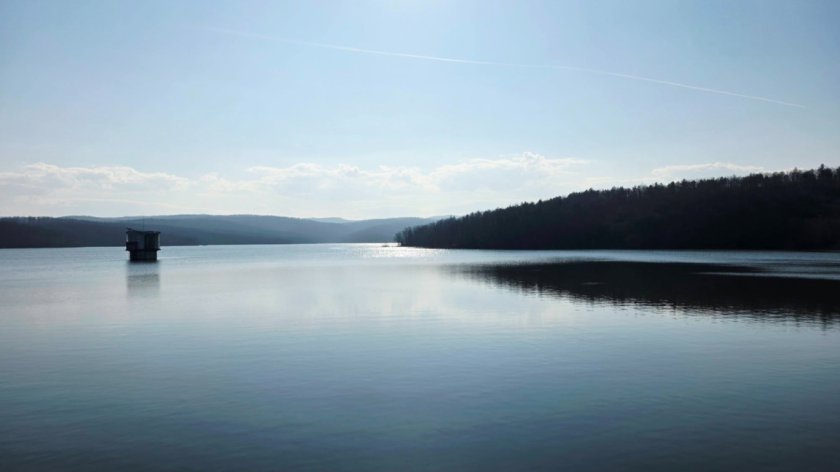 Язовир "Ясна поляна" е запълнен на 100% и прелива в рамките на допустимото