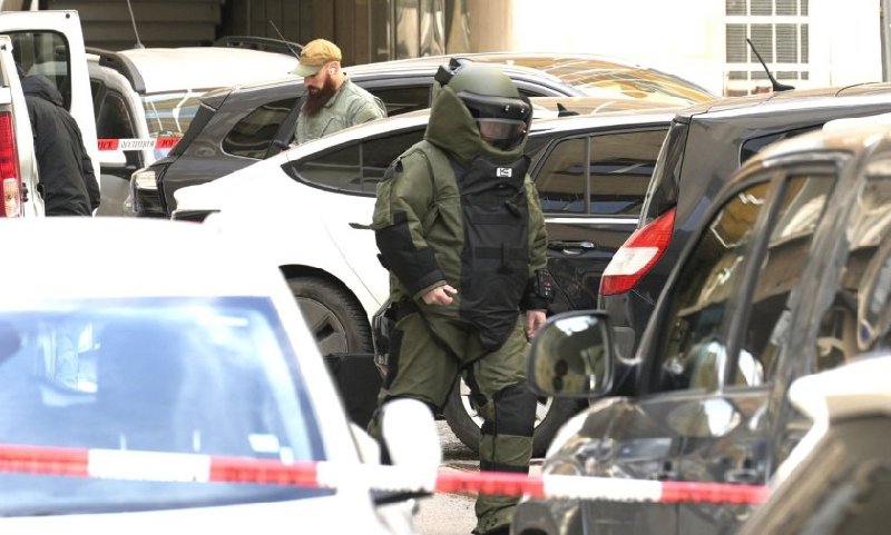 Сигнал за бомба блокира централна улица в София, не намериха нищо! (СНИМКИ) 