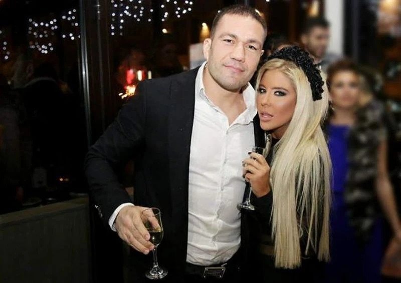 Съдят Андреа за пари