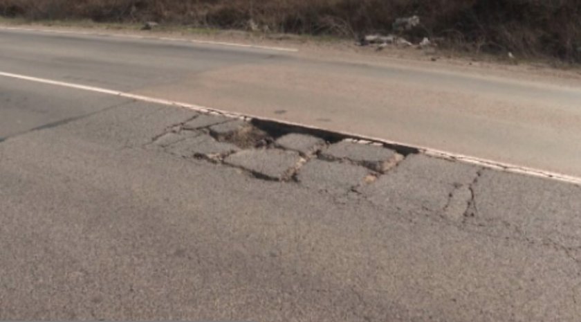 Дупка до дупка: Граждани блокираха главния път Мотнана- Враца