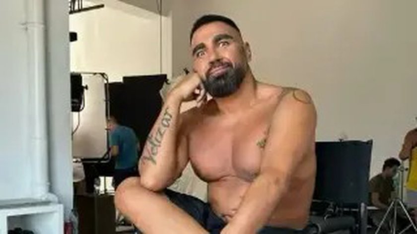 Азис горд с гърдите си! (СНИМКА)