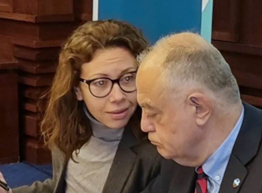 Препуска пикантен слух: Ген. Атанасов в любовна афера с жената на кмета Димитър Божилов?