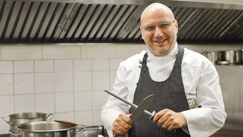 1300 евро бруто: Шеф Манчев спешно търси личен шофьор