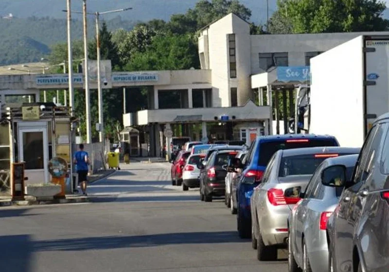 Катастрофа с наш шофьор затвори пътя за Промахон