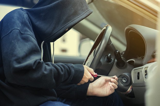 За 10 часа полицаи намериха открадната кола, паркирана в центъра на Перник