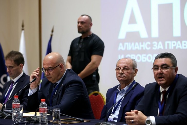 И АПС регистрира листите за изборите 