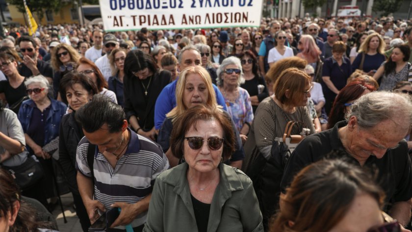 Гърция премахва хартиените лични документи