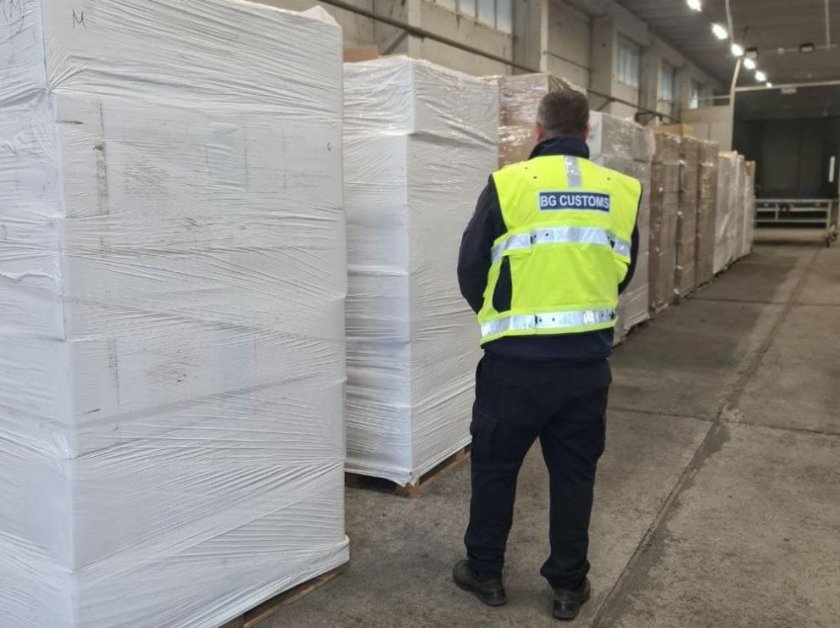 Спряха 4 милиона къса цигари на Кулата (СНИМКИ)