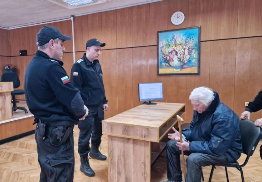Оставиха в ареста мъж с близо 30 присъди