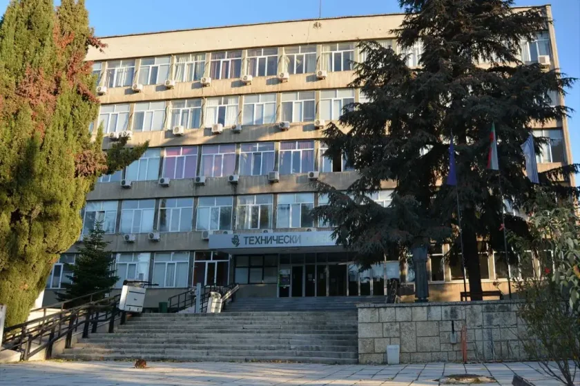 Сигнал за бомба затвори Техническия университет във Варна