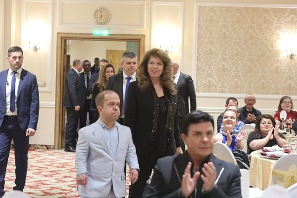 Илияна Йотова към малките хора: Ръстът няма значение, когато си с голямо сърце