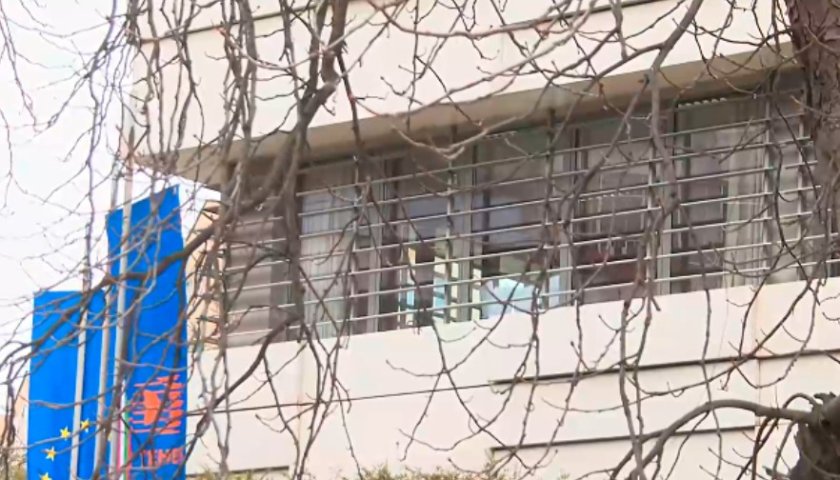 Частно училище изгони двама ученици след спор сред родителите за таксите