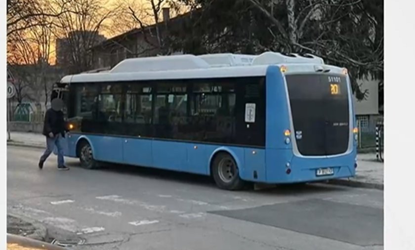 Нападнаха с юмруци шофьор на автобус в Русе