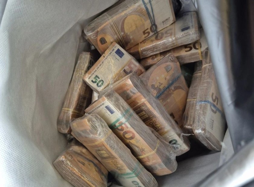 Заловиха недекларирани 220 000 евро на турската граница