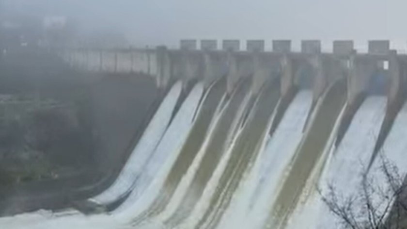 Три язовира преливат