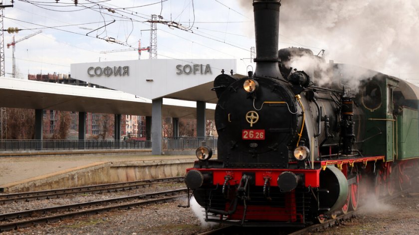 Тръгва празничният ретро влак