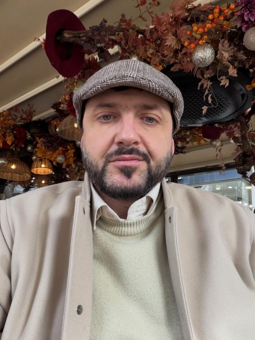 Мъж, представящ се за бизнесмен, е въвлечен в серия от