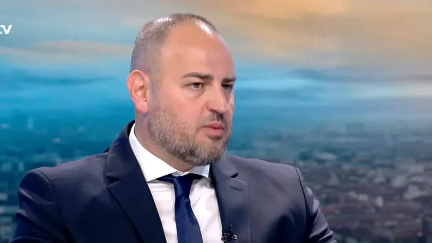 Петър Стойчев: Плуването е много по-екстремно, отколкото водите на българската политика