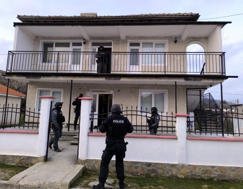 35 души са задържани при спецакция във Варненско