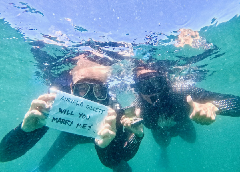 Нестандартно: Вокалът на Металика предложи брак... под водата