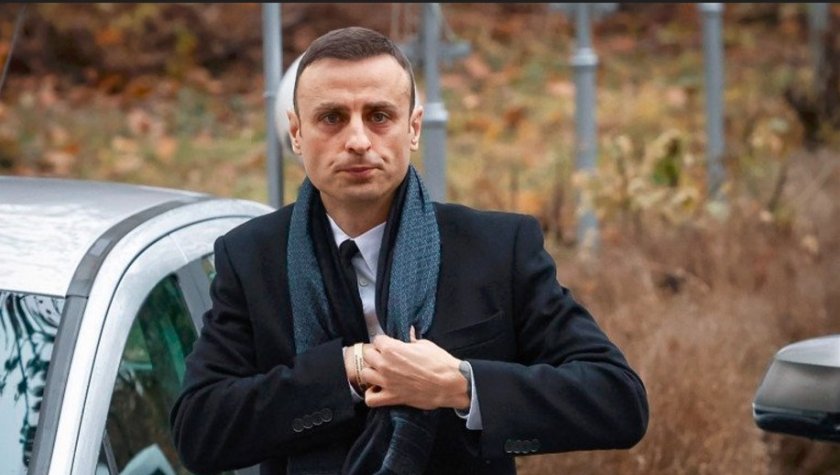 Бербо за патлака в колата: Изглеждам нелепо и глупаво