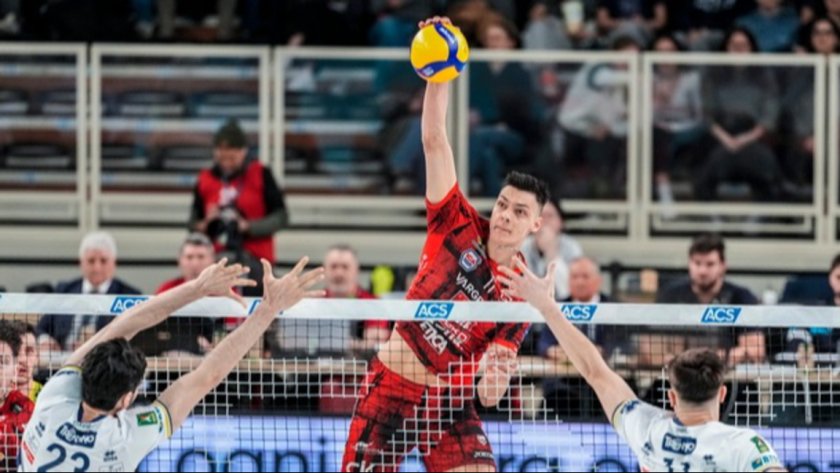 25 точки на Алекс Николов пратиха Лубе на полуфинал