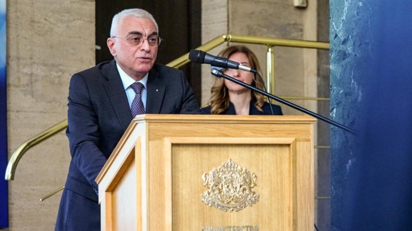 Министър Шарков: Гласувайте на машини, където може 