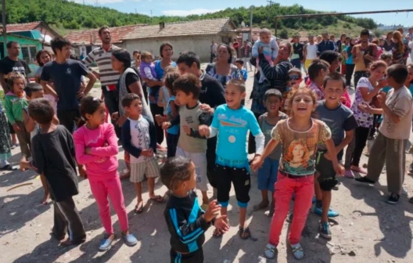 Борят бедността и ранните бракове сред учениците с "образователни патрули"