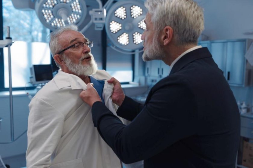 Нервак нанесе удари по лицето на лекар в Кюстендил