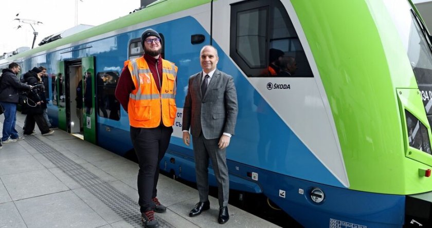 И Караджов се отърка о новите влакове