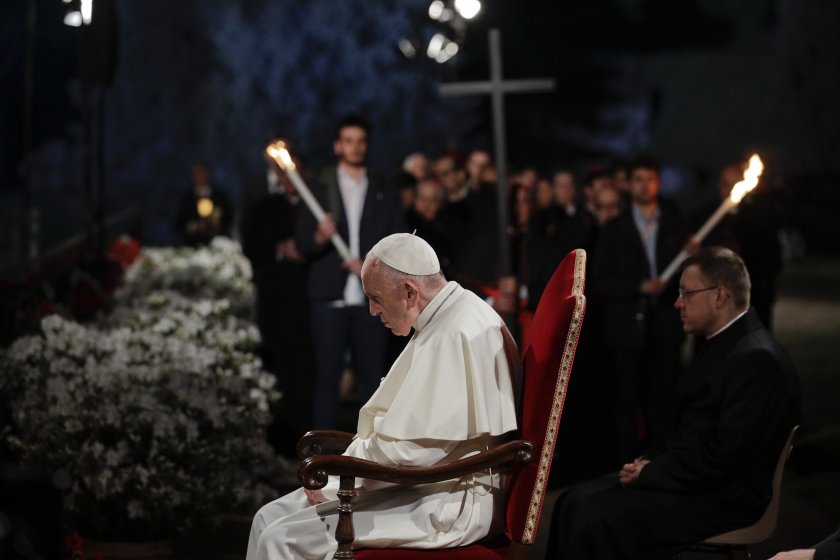 Папата: Църквата е под атака 