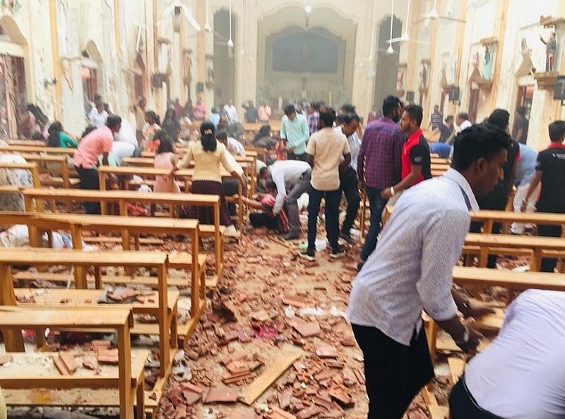 9 са атентаторите-самоубийци в Шри Ланка