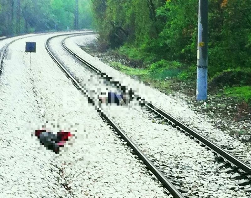 Влак разчлени мъж на две части край Лакатник