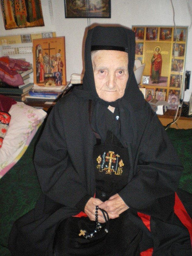 Най-възрастната монахиня у нас подкара 100