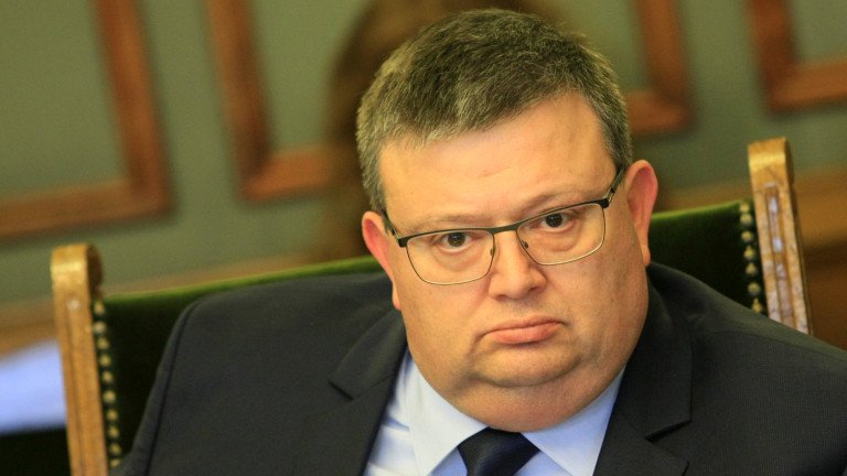 Цацаров взе на специален надзор разследването срещу Местан