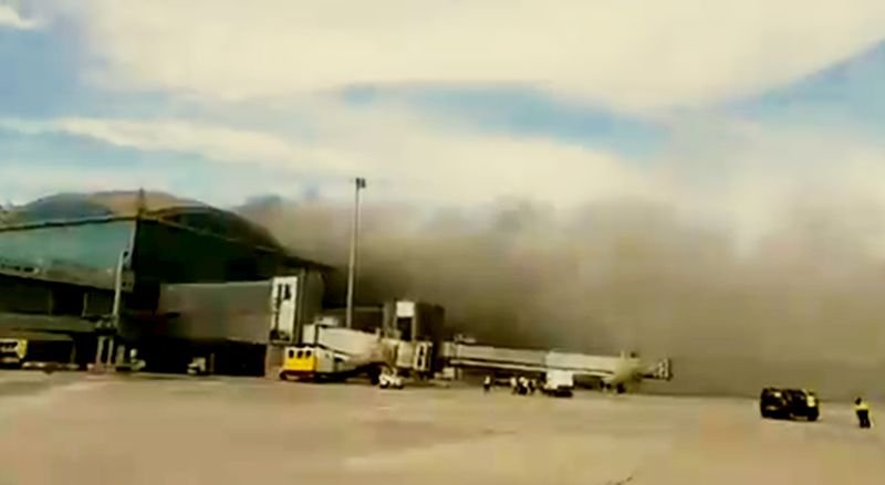 Пожар избухна на летището в Аликанте