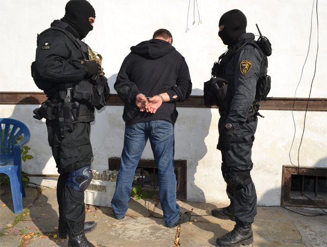 Двама арестувани при сделка с кокаин в София