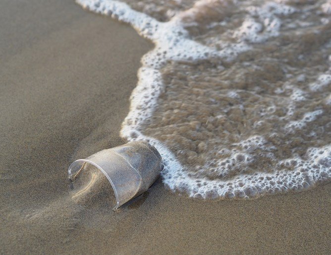Пластмасова кофичка на 44 години изхвърли морето