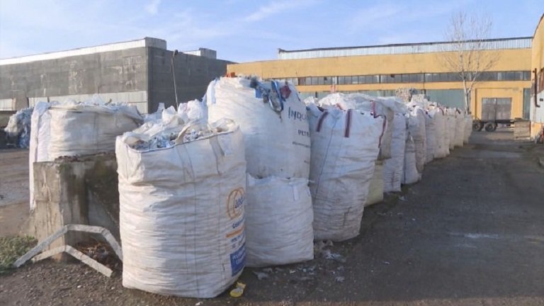 Зам.-министър дал съгласие за превоз на 25 000 тона отпадъци от Италия