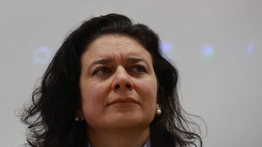 Смениха и шефката на института по криминалистика