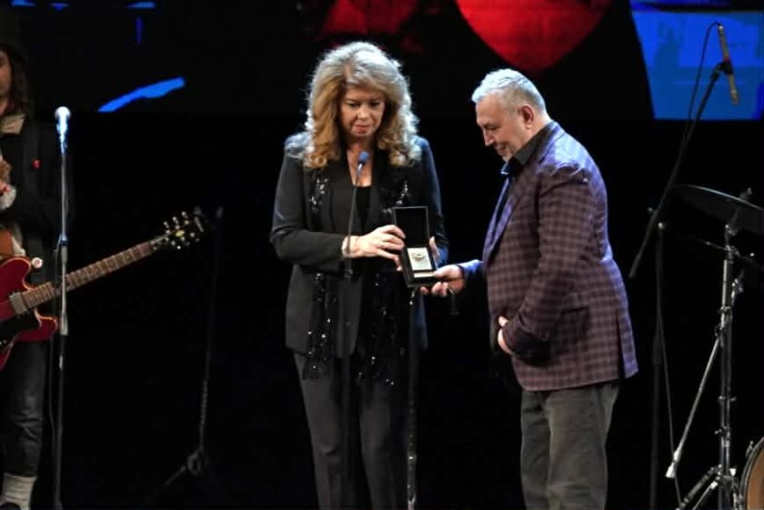 Първо в Lupa.bg: "Берлин, Берлин" мачка на "Икар"-ите, Ицо Мутафчиев се усука около президента Йотова