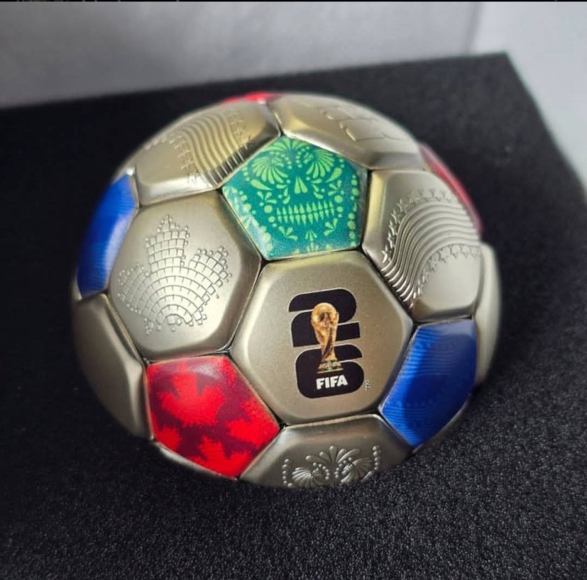 Официалната монета за Мондиал 2026 - сферична