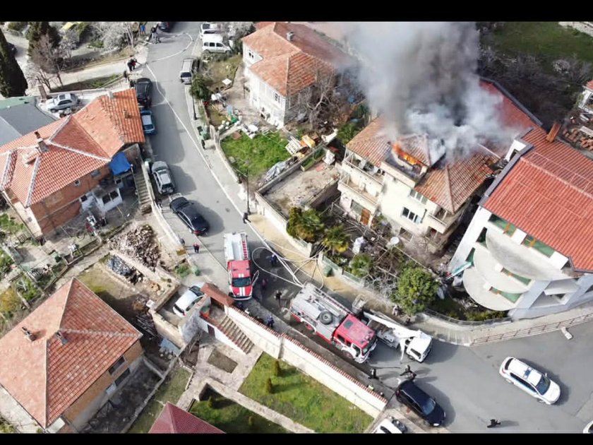 Къща в Свети Влас избухна в пламъци