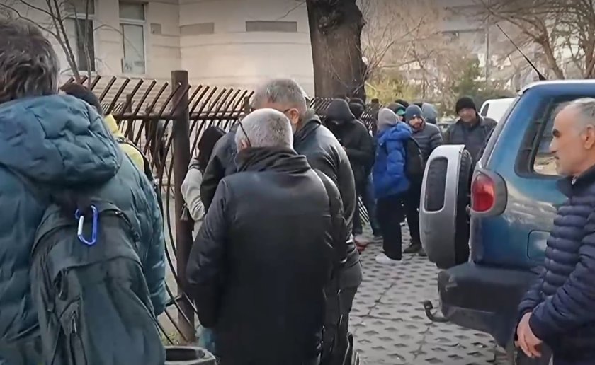 Напрежение и шумни скандали пред служба &bdquo;Миграция&rdquo; в Пловдив