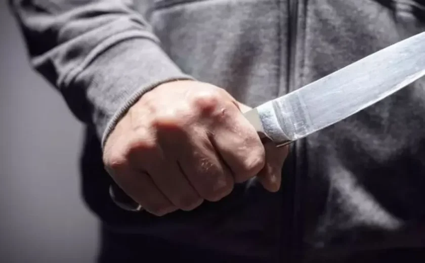 Какво става!? Намушкаха с нож две жени и двама мъже в София