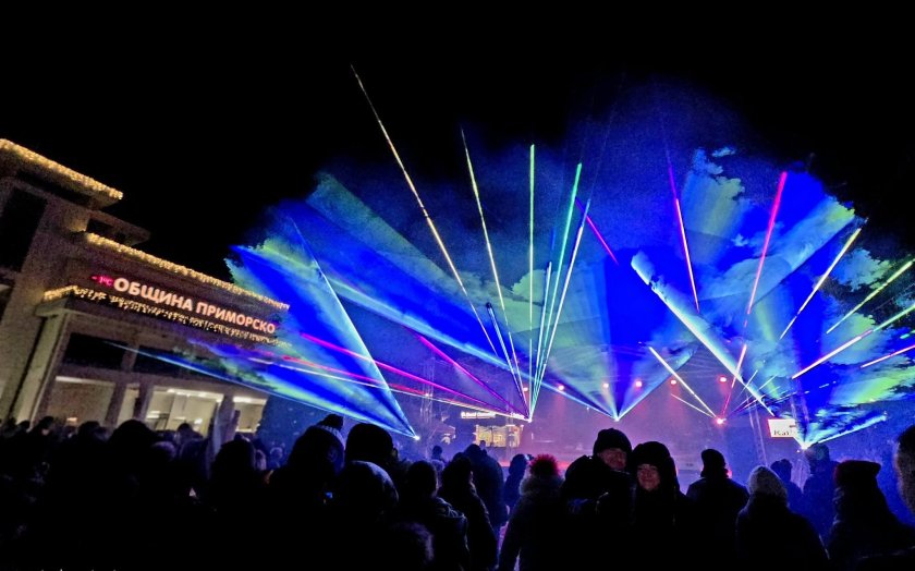 Приморско смая с новогодишна програма