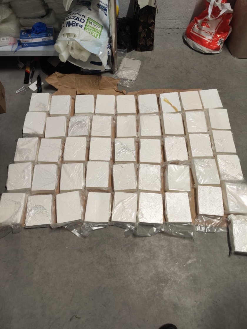 Двама са задържани за намерените големи количества дрога в София